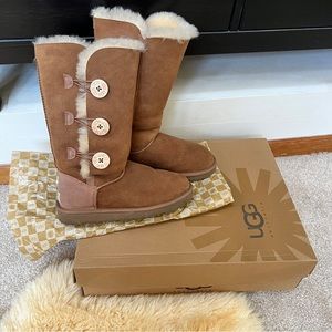 UGG Women's Bailey Button Triplet II Winter Boot Chestnut Camel Brown 7